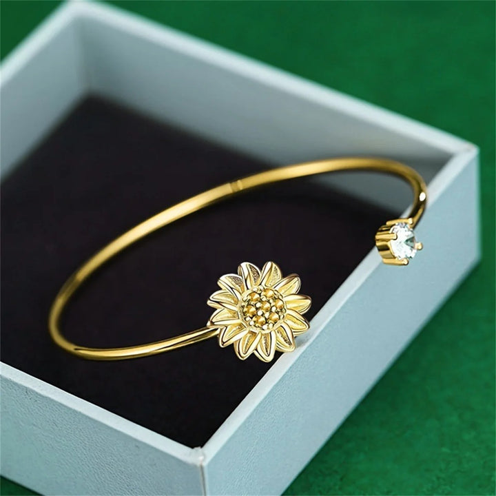 Elegant Daisy Bracelet