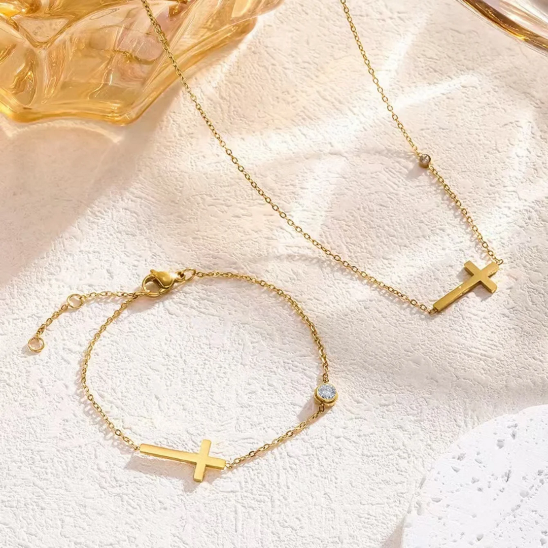 Bracelet avec pendentif croix | Or plaqué 14 carats