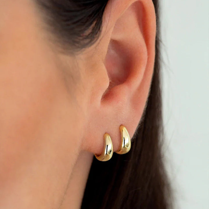Créoles minimalistes Huggie | Or 14K plaqué, mignonnerie et élégance