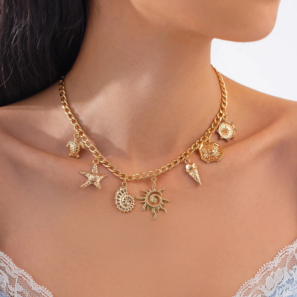 Zomerse Bedelketting | Goudkleurig Sieraad met Vakantiegevoel