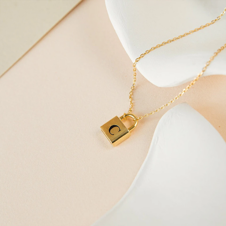 Ketting met Slothanger Initiaal | 14k Verguld Goud